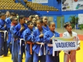 Desfile de jovenes deportistas, equipo vaquero