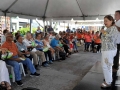 Animadora dirigiendose al público