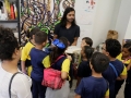 Profesor charlando con alumnos