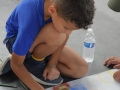 Niños participantes del taller realizando sus obra