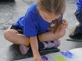 Niños participantes del taller realizando sus obra