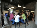Clientes en la barra de "El Aljibe"