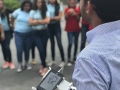 Julio Cesar Valdes dirigiendose a estudiantes