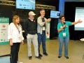 Mentor y participante dirigiendoce al público