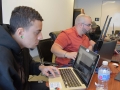 Participantes del taller trabajando en sus proyectos