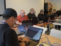 Participantes del taller trabajando en sus proyectos