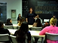 Personas escuchando charla sobre Mujer y Tecnología en Engine-4