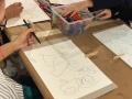 Participante realizando su obra