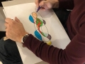 Participante realizando su obra