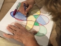 Participante realizando su obra