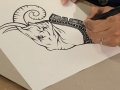 Participante creando su obra