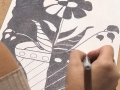 Participante creando su obra
