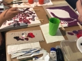 Participante realizando su obra