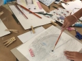 Participante creando su obra