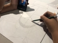 Participante creando su obra