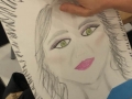 Participante creando su obra