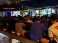 Fanáticos disfrutando de la serie