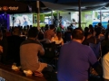 Fanáticos disfrutando de la serie
