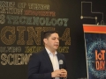 Conferenciante del IoT Day dando una charla