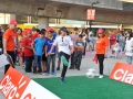 Espectadores participados de los juegos en las afueras del Estadio