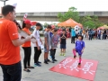 Espectadores participados de los juegos en las afueras del Estadio