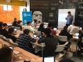 Jovenes tomando su curso de programación