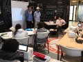 Jovenes tomando su curso de programación