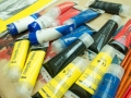 Tubos de pinturas utilizadas en el taller