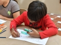 Participante realizando su obra