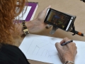 Participante realizando su obra