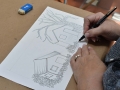 Participante realizando su obra