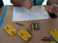 Participantes creando sus obras