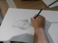 Participante realizando su dibujo