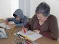 Participante realizando su dibujo