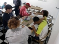 Participantes realizando sus dibujos