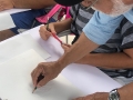 Participante realizando su obra