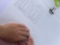Participante realizando su obra