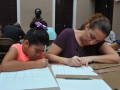 Participante realizando su obra