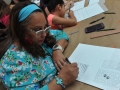 Participante realizando su obra