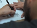 Participante realizando su obra