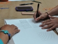 Participante realizando su obra